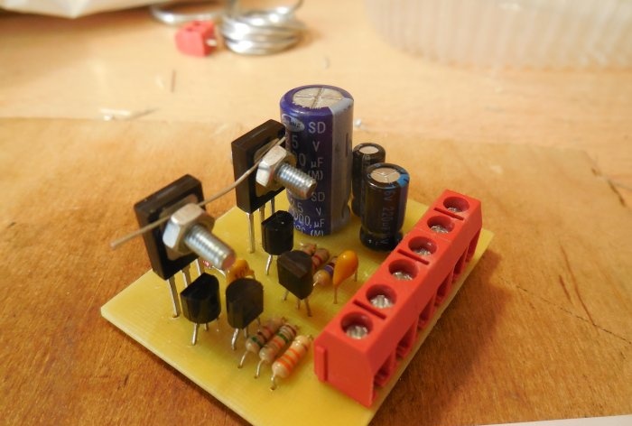 Amplificatore audio a transistor