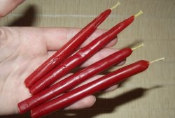 Hvordan man fremstiller røde stearinlys