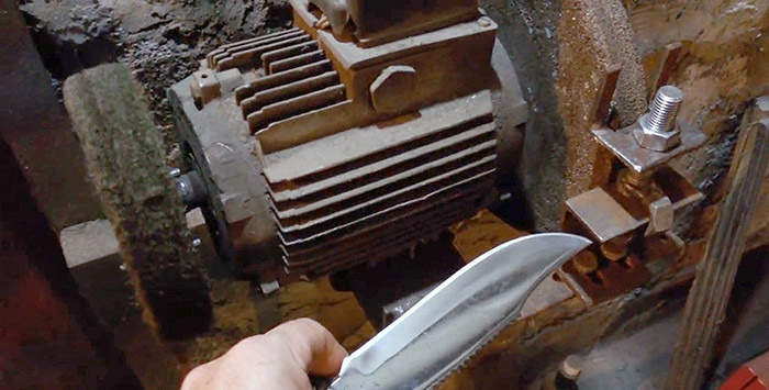 Det enkleste verktøyet for å skjerpe kniver ved 30 grader