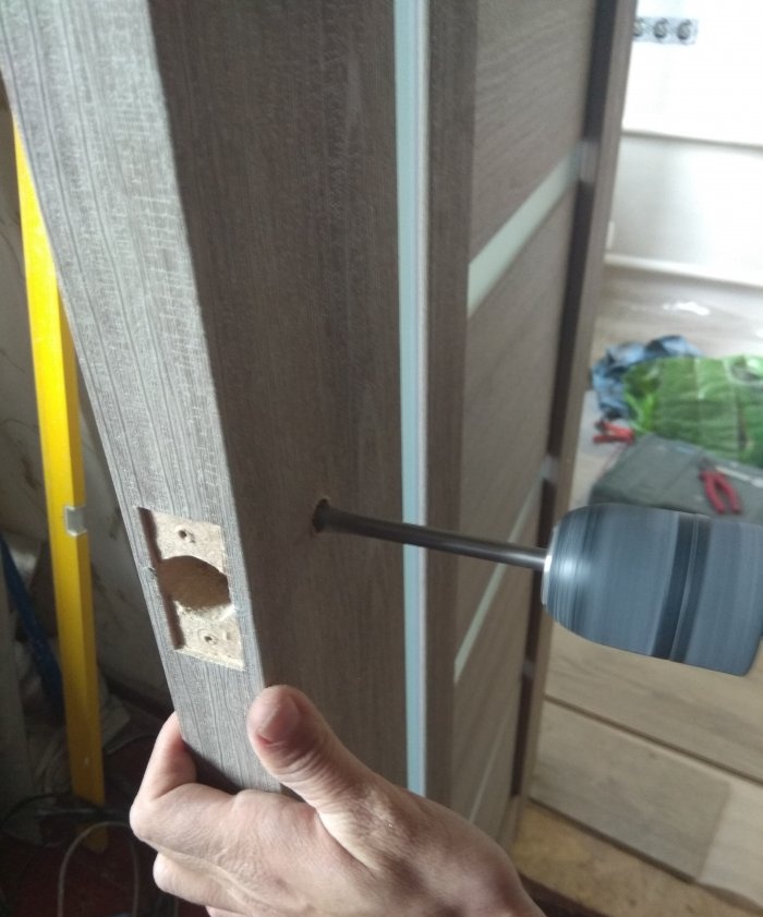 Pag-install ng panloob na pintuan ng DIY