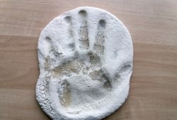 How to make a baby’s handprint as a keepsake