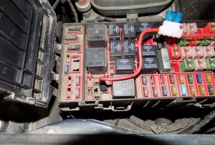 Lägg till ett reläblock i bilens DRL-registrator pneumatiska signal