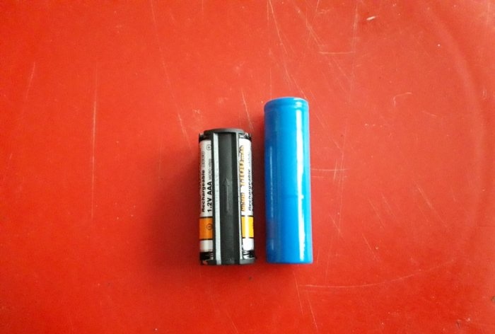 Ändring av en ficklampa från AAA-batterier till ett 18650-batteri