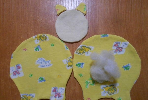 Hur man skapar en mjuk leksak med gul gris för nyåret