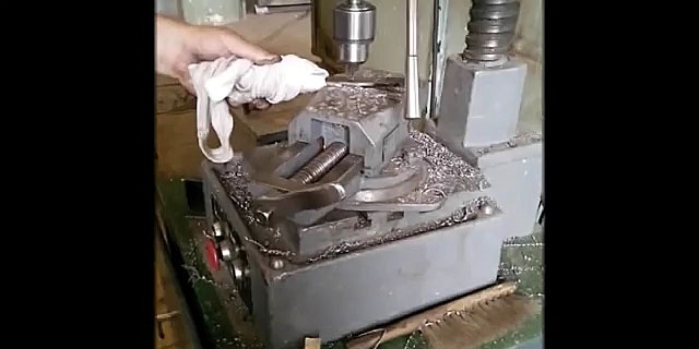 Hur man bränner ett hål i härdat stål