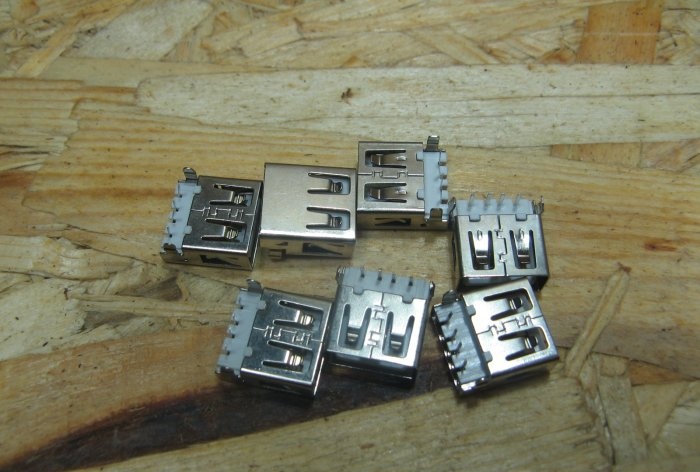 USB uzlāde, kas visus sīkrīkus uzlādē vienā piegājienā