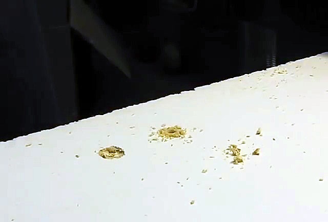 Hur man återställer ett trasigt hål för en spånskruv
