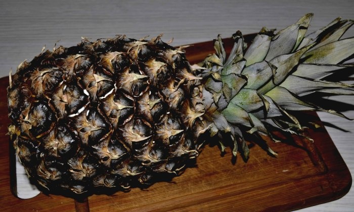 Cik skaisti sagrieztu ananāsu