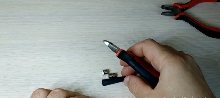 DIY mini ficklampa nyckelring