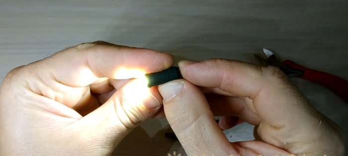 DIY mini ficklampa nyckelring