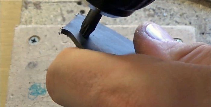 Hur man borrar något höghastighetsstål med en kakelborr