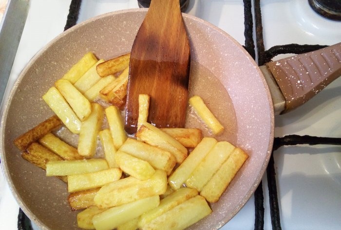 Hoe knapperige aardappelen eenvoudig en snel te frituren