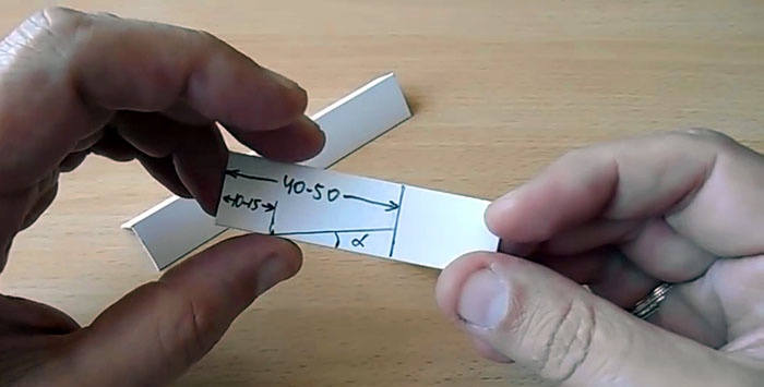 Een eenvoudig hulpmiddel voor het regelen van de juiste hoek bij het handmatig slijpen van een mes