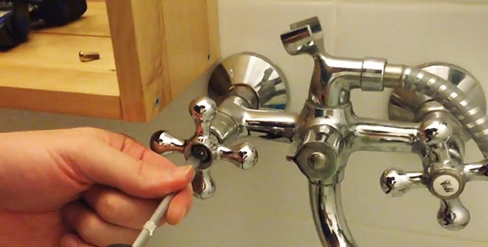 Lašinamas vandens čiaupas, kaip pašalinti vandens nutekėjimą