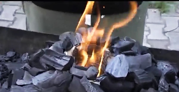 Phương pháp đốt than không cần chất lỏng để đánh lửa