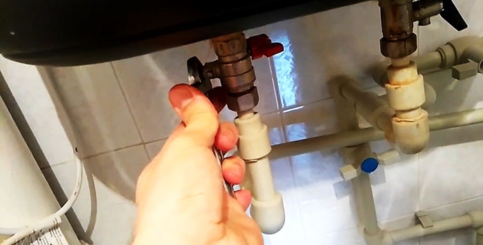 Comment réanimer un robinet à boisseau sphérique s'il est bloqué