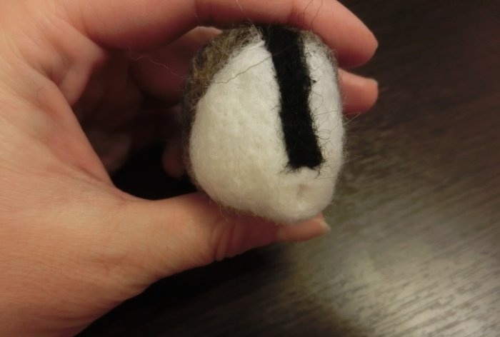 Mapache de lana de fieltro