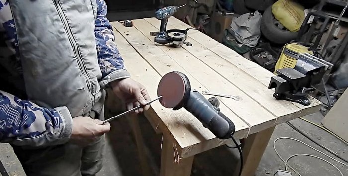 Mozgatható konzol a golyó rögzítéséhez a gömbcsuklótól