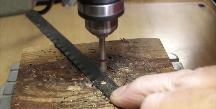 O metodă de scurtare a unei lame de ferăstrău pentru metal