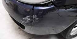 Hvordan reparere en sprekk på en bilstøtfanger?