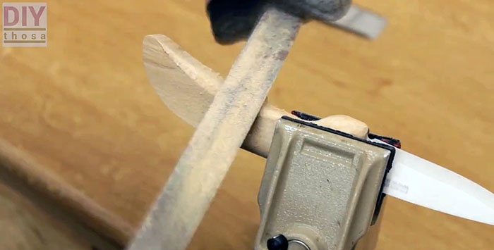 Jak vyrobit jednoduchou rukojeť pro zlomený nůž