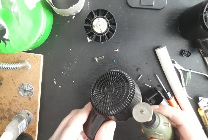 Mini vacuum cleaner mula sa isang old hairdryer