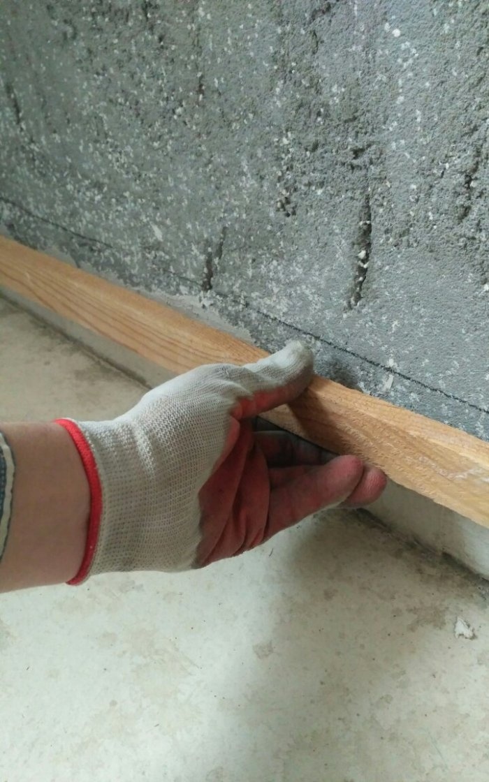 How to lay tiles on a wall