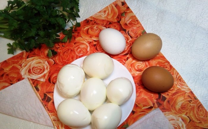 Ako šúpať varené vajcia rýchlo 4 osvedčené metódy