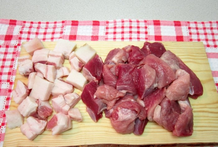 Kebab daging babi dalam kuali