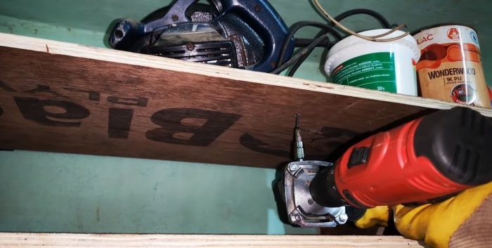 Equipo de destornillador de una caja de engranajes amoladora rota