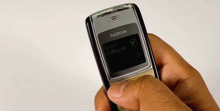 O sistema de alarme GSM mais simples de um telefone antigo