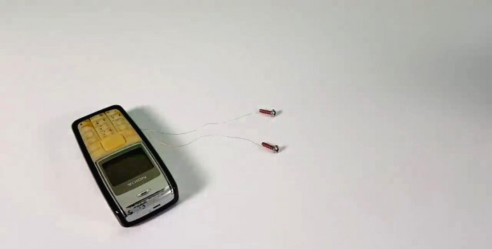 El sistema de alarma GSM más simple de un teléfono antiguo