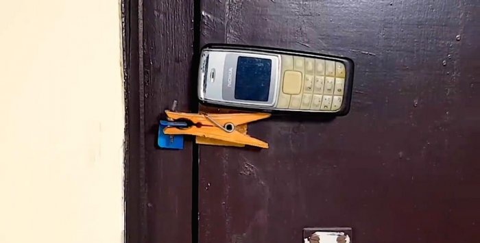 The simplest GSM alarm system from an old phone