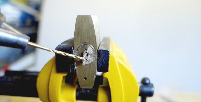 Как да премахнете ключов чип от ключалката