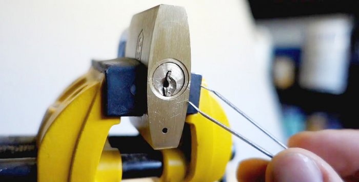 Како уклонити кључни чип из браве