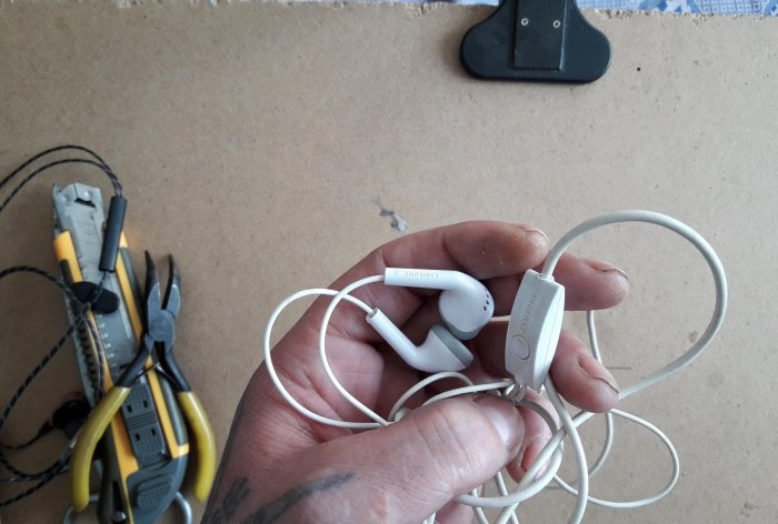 Putting one headphone out of two
