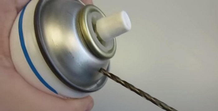Jak vyrobit opakovaně použitelný aerosol z obvyklých