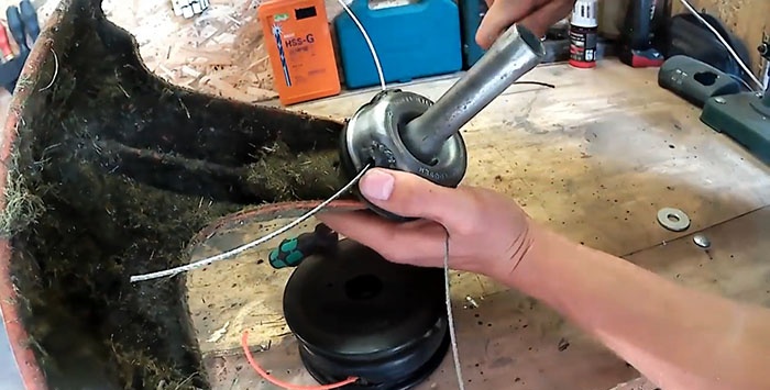 Kaip pakeisti meškerę žoliapjovėje plieniniu kabeliu