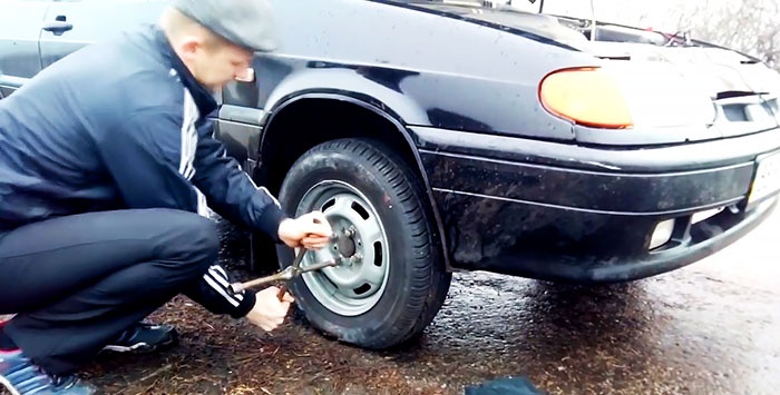 How to change a wheel without a jack