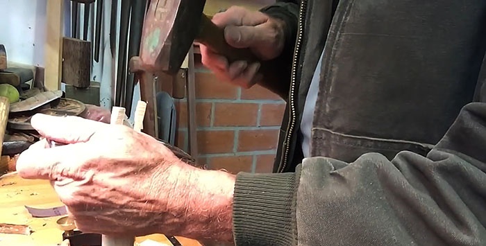 Realizarea unui nou mâner pentru un ciocan