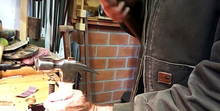 Realizarea unui nou mâner pentru un ciocan