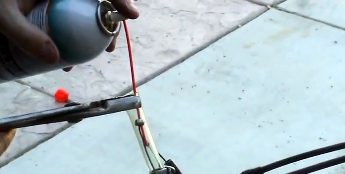 Ett sätt att smörja in en kabel utan att ta bort