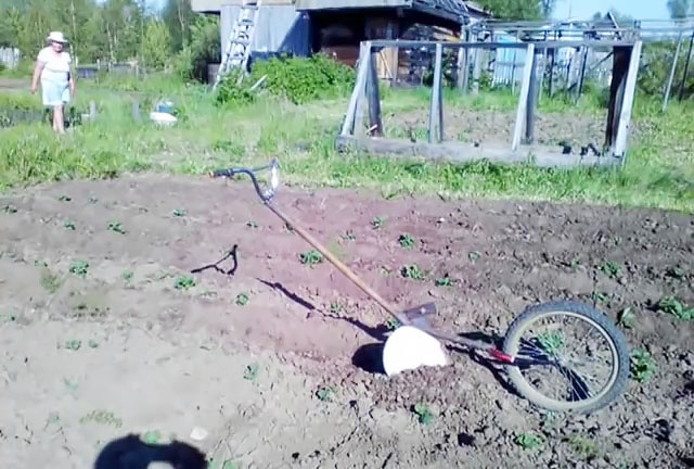 Comment faire une pomme de terre à main à partir d'un vieux vélo