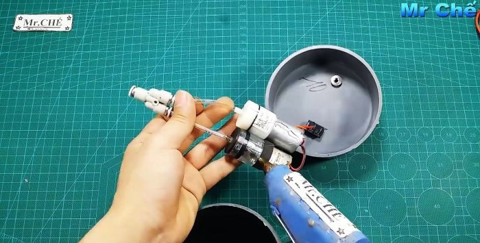 Jak vyrobit přenosný kompresor poháněný baterií
