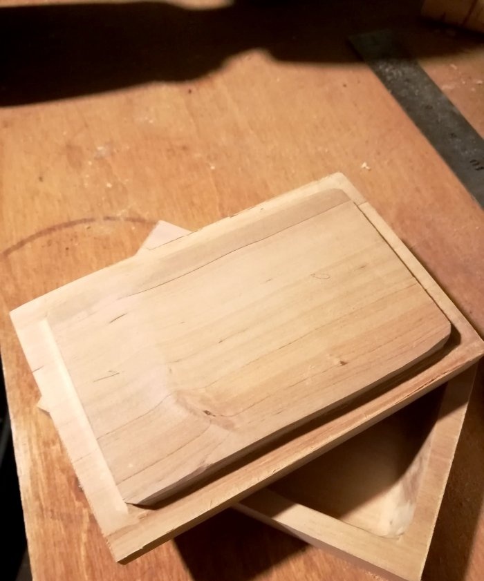 Como fazer uma caixa incomum de amieiro e capa