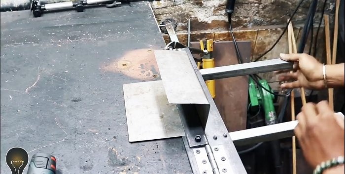 Kako napraviti stroj za savijanje iz šarki za ugao i vrata