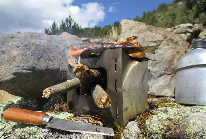 Как да си направим сгъваема джобна печка на дърва за къмпинг