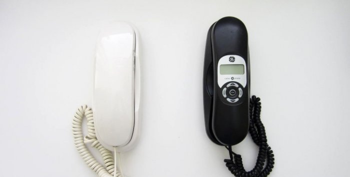 Egy egyszerű intercom rendszer egy pár régi vezetékes telefonból