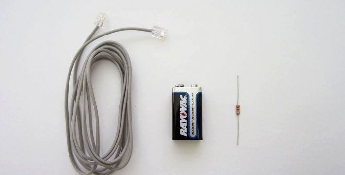 Un sistema d'intercomunicació senzill d'un parell de telèfons antics amb cable