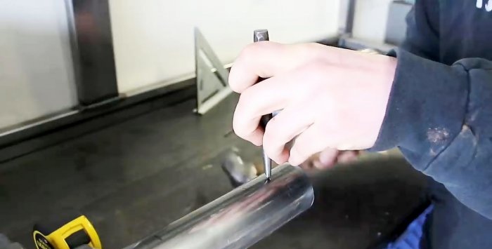 How to easily make an exact cut in a pipe